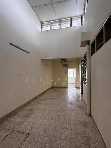 1-storey Terraced House for Rent in Taman Lucky (Bangsar) - Joe Zhang Tiew - Corridor - PropertyGuru.com.my