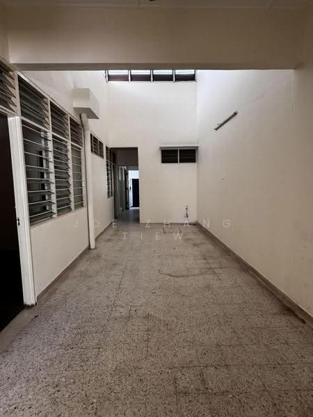 1-storey Terraced House for Rent in Taman Lucky (Bangsar) - Joe Zhang Tiew - Corridor - PropertyGuru.com.my