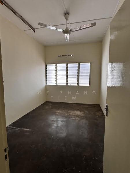 1-storey Terraced House for Rent in Taman Lucky (Bangsar) - Joe Zhang Tiew - Bedroom - PropertyGuru.com.my