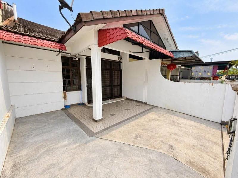 1-storey Terraced House for Sale in Taman Molek (Johor Bahru) - Sufi Norman - Exterior - PropertyGuru.com.my