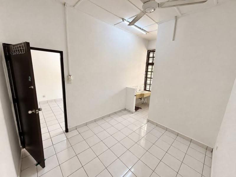 1-storey Terraced House for Sale in Taman Molek (Johor Bahru) - Sufi Norman - Entrance - PropertyGuru.com.my