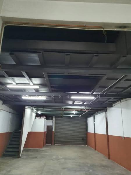 Factory for Rent in Taman Perindustrian Bukit Serdang (Seri Kembangan) - Tabber Tan - Interior - PropertyGuru.com.my