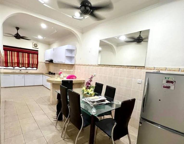 Rumah Teres 2-Tingkat untuk Dijual di Bandar Putra Permai (Seri Kembangan) - Azli Ibrahim - Kitchen - PropertyGuru.com.my
