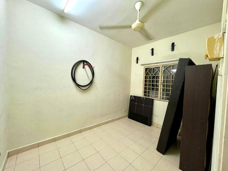 Rumah Teres 2-Tingkat untuk Dijual di Bandar Putra Permai (Seri Kembangan) - Azli Ibrahim - Bedroom - PropertyGuru.com.my