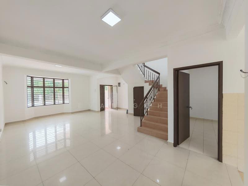 2-storey Terraced House for Sale in TAMAN PUCHONG UTAMA (Puchong) - Evan Goh - Living Room - PropertyGuru.com.my
