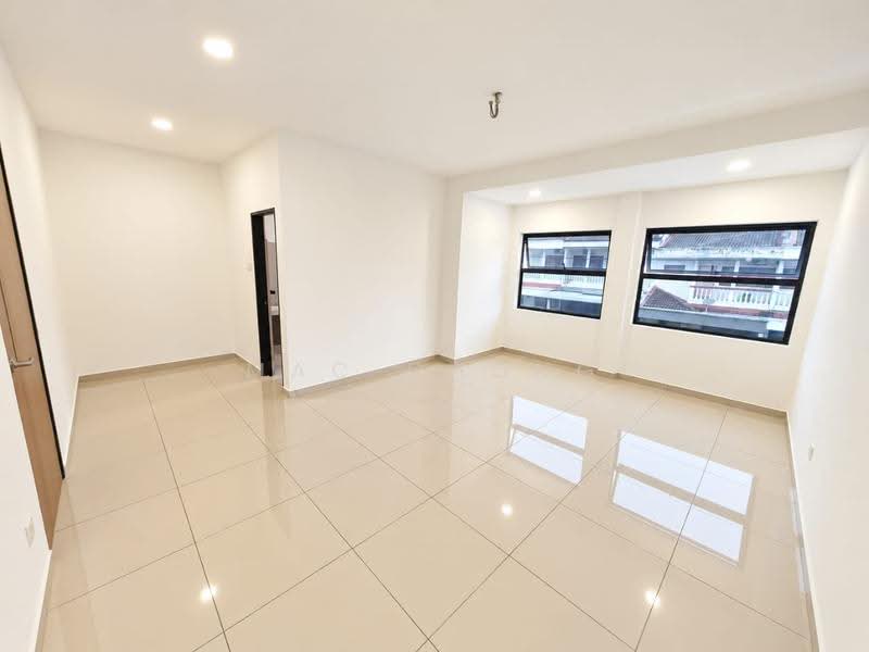 2-storey Terraced House for Sale in Bandar Sungai Long (Selangor) - Mac Chong - Living Room - PropertyGuru.com.my