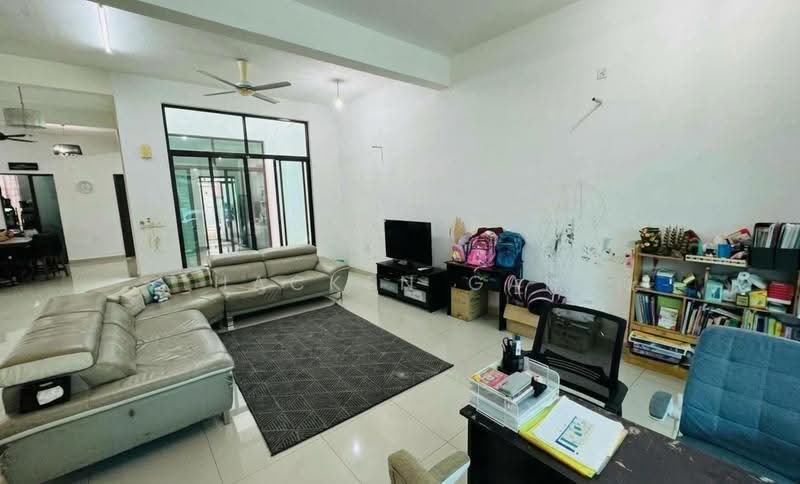 3-storey Terraced House for Sale in Denai Alam (Shah Alam) - Hacken Gan - Living Room - PropertyGuru.com.my