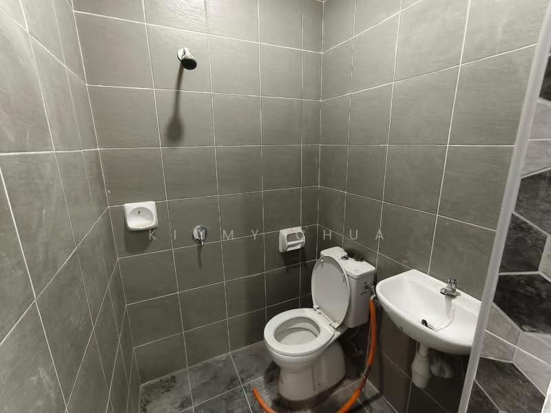 2-storey Terraced House for Sale in Bandar Seri Alam (Masai) - Kimmy Chua - Bathroom - PropertyGuru.com.my
