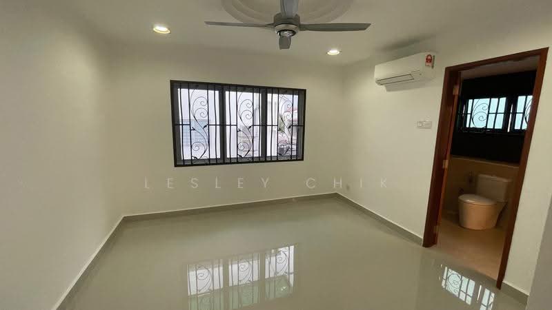 Semi-Detached House for Sale in Taman Bukit Suria II (Cheras) - Lesley Chik - Bathroom - PropertyGuru.com.my