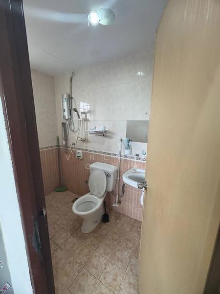 Apartment for Rent at Bistari Impian Apartment - Vincent Gian - Bathroom - PropertyGuru.com.my