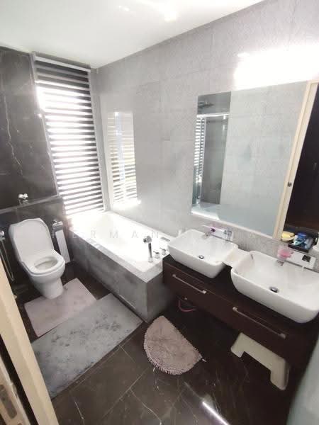 Kediaman Servis untuk Disewa di Isola - Herman Thow - Bathroom - PropertyGuru.com.my