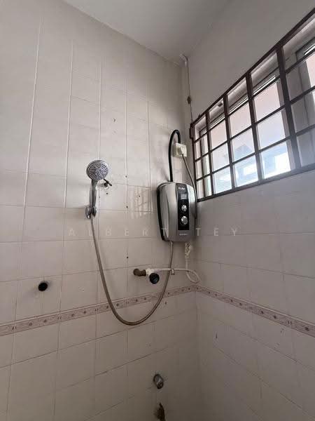 2-storey Terraced House for Rent in Bandar Baru Permas Jaya (Permas Jaya) - Albert Tey - Bathroom - PropertyGuru.com.my