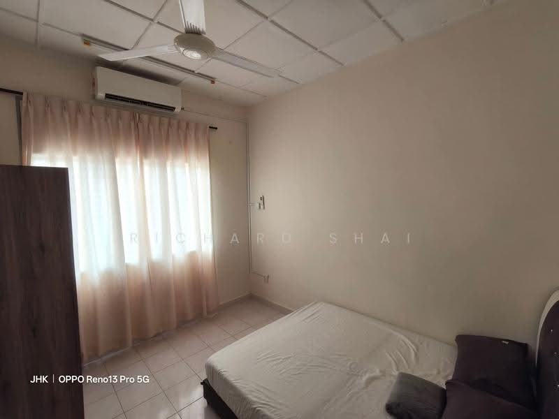 Rumah Teres 2-Tingkat untuk Disewa di Permas Jaya (Johor Bahru) - Richard Shai - Bedroom - PropertyGuru.com.my