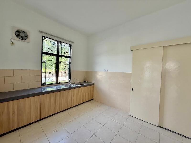 Rumah Teres 2-Tingkat untuk Dijual di Alam Sari (Bangi) - AINUR HAMDAN - Kitchen - PropertyGuru.com.my