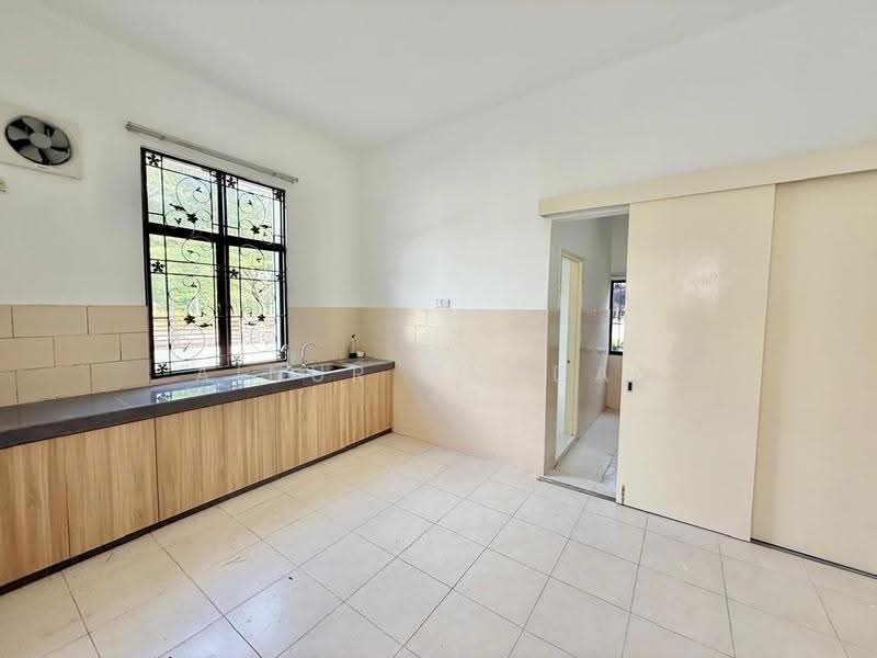 Rumah Teres 2-Tingkat untuk Dijual di Alam Sari (Bangi) - AINUR HAMDAN - Kitchen - PropertyGuru.com.my