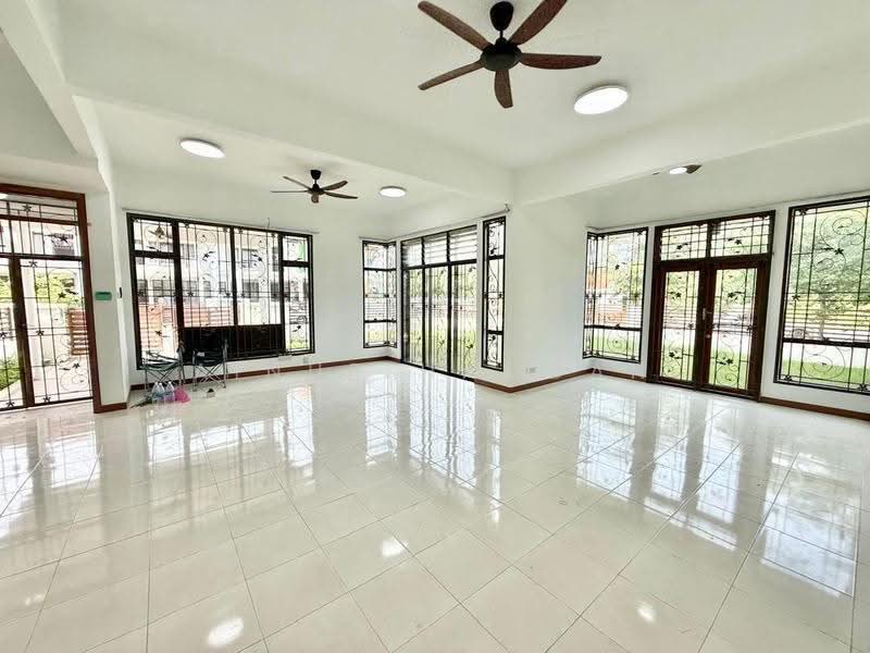 Rumah Teres 2-Tingkat untuk Dijual di Alam Sari (Bangi) - AINUR HAMDAN - Living Room - PropertyGuru.com.my