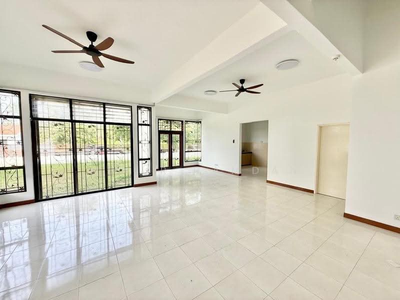Rumah Teres 2-Tingkat untuk Dijual di Alam Sari (Bangi) - AINUR HAMDAN - Living Room - PropertyGuru.com.my