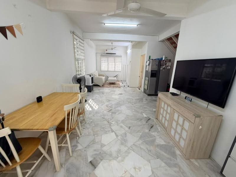 Pangsapuri untuk Dijual di Taman Medan Pejasa - Xin Nee - Dining Room - PropertyGuru.com.my