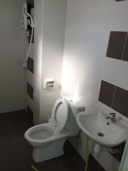 Kondominium untuk Disewa di The Golden Triangle Condominium - Hoy Meng - Bathroom - PropertyGuru.com.my