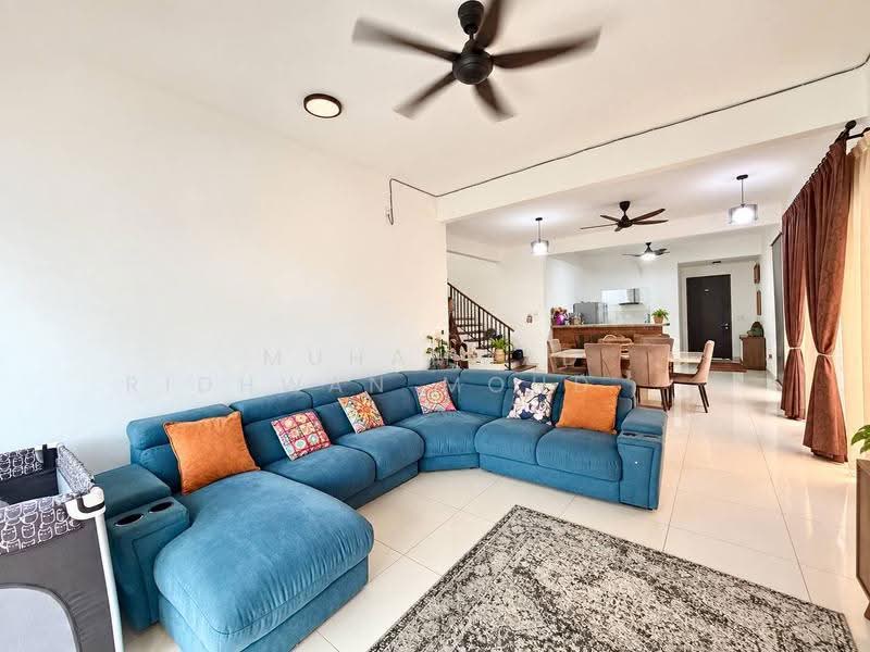 Rumah Berkembar untuk Dijual di Semenyih (Selangor) - Muhammad Ridhwan Mohd Huzairi - Living Room - PropertyGuru.com.my