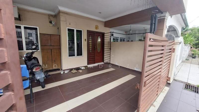 1-storey Terraced House for Sale in Seksyen 28, Taman Alam Megah (Shah Alam) - Mohd Adryzam - Exterior - PropertyGuru.com.my