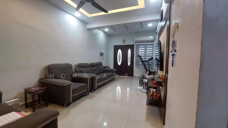 1-storey Terraced House for Sale in Seksyen 28, Taman Alam Megah (Shah Alam) - Mohd Adryzam - Living Room - PropertyGuru.com.my