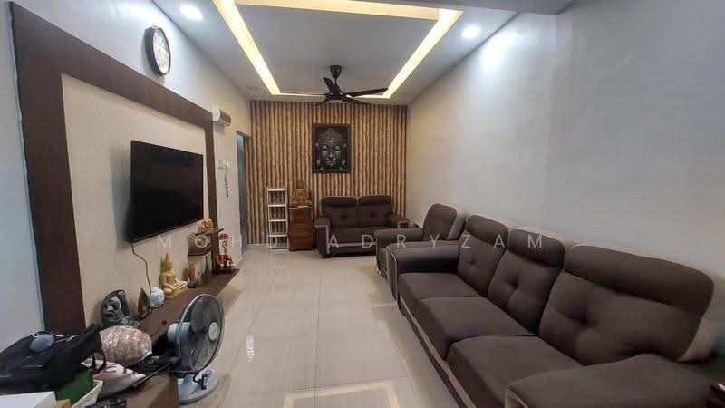 1-storey Terraced House for Sale in Seksyen 28, Taman Alam Megah (Shah Alam) - Mohd Adryzam - Living Room - PropertyGuru.com.my