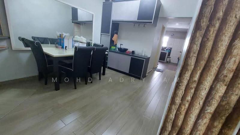 1-storey Terraced House for Sale in Seksyen 28, Taman Alam Megah (Shah Alam) - Mohd Adryzam - Dining Room - PropertyGuru.com.my