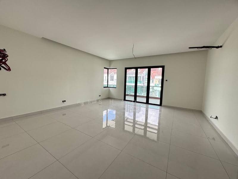 Rumah Berkembar untuk Dijual di Setia Tropika (Johor Bahru) - Arshad . - Living Room - PropertyGuru.com.my