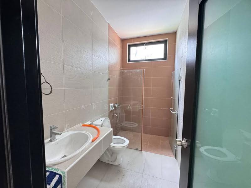 Rumah Berkembar untuk Dijual di Setia Tropika (Johor Bahru) - Arshad . - Bathroom - PropertyGuru.com.my