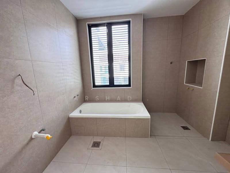 Rumah Berkembar untuk Dijual di Setia Tropika (Johor Bahru) - Arshad . - Bathroom - PropertyGuru.com.my