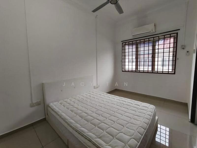 Rumah Teres 2-Tingkat untuk Disewa di Taman Putri Kulai (Kulai) - Jacy Tan - Bedroom - PropertyGuru.com.my