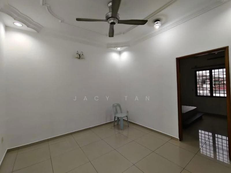 Rumah Teres 2-Tingkat untuk Disewa di Taman Putri Kulai (Kulai) - Jacy Tan - Living Room - PropertyGuru.com.my