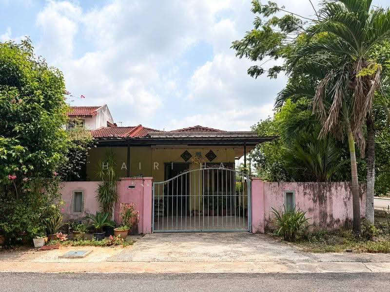 1-storey Terraced House for Sale in Seksyen 32, Bukit Naga (Shah Alam) - Hairi Halim - PropertyGuru.com.my