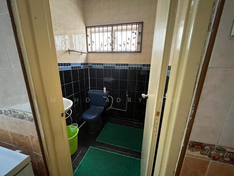 2-storey Terraced House for Sale in Seksyen 7 (Shah Alam) - Mohd Adryzam - Bathroom - PropertyGuru.com.my