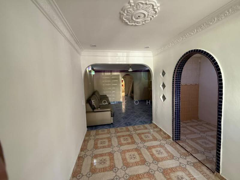 Rumah Teres 2-Tingkat untuk Disewa di Taman Serdang Jaya (Seri Kembangan) - Leo Koh - Living Room - PropertyGuru.com.my