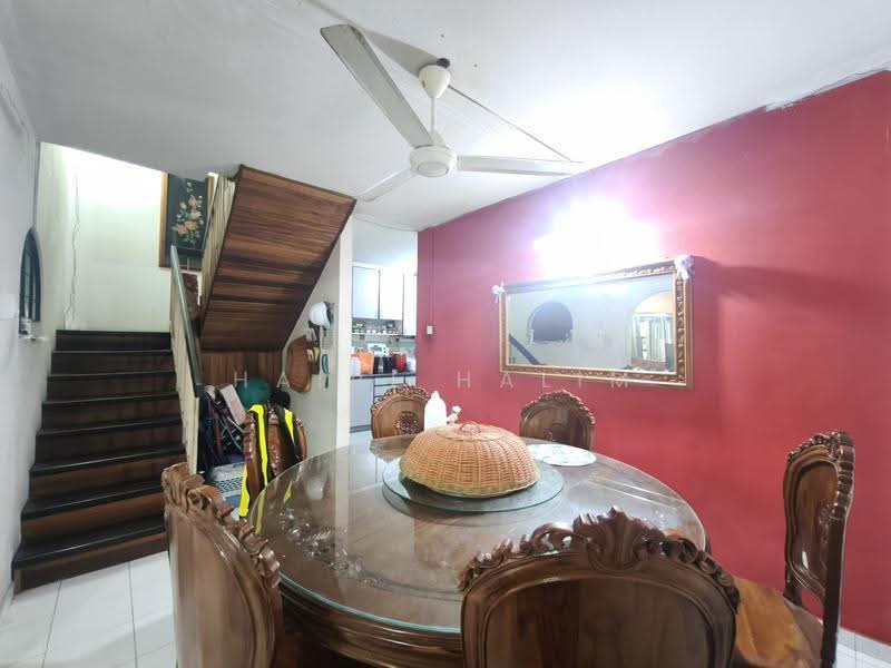 Rumah Teres 2-Tingkat untuk Dijual di Seksyen 24 (Shah Alam) - Hairi Halim - Dining Room - PropertyGuru.com.my