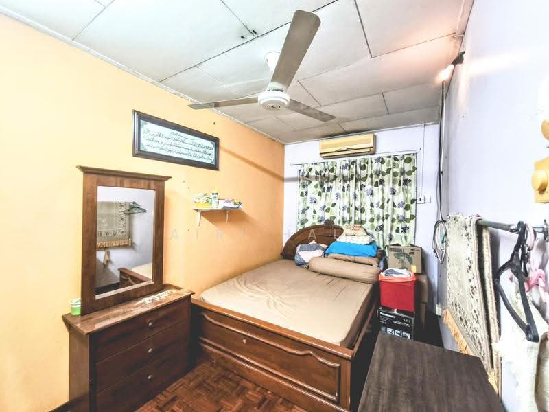 Rumah Teres 2-Tingkat untuk Dijual di Seksyen 24 (Shah Alam) - Hairi Halim - Bedroom - PropertyGuru.com.my