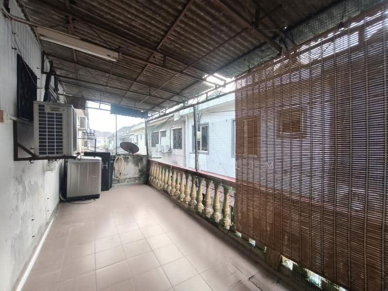 Rumah Teres 2-Tingkat untuk Dijual di Seksyen 24 (Shah Alam) - Hairi Halim - Balcony - PropertyGuru.com.my