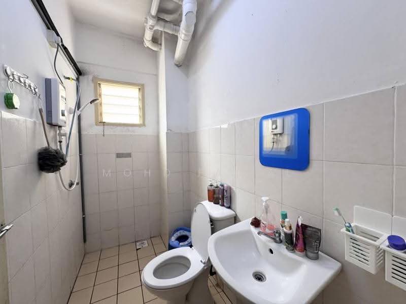 Pangsapuri untuk Dijual di Sri Lavender Apartment - Mohd Faizal - Bathroom - PropertyGuru.com.my