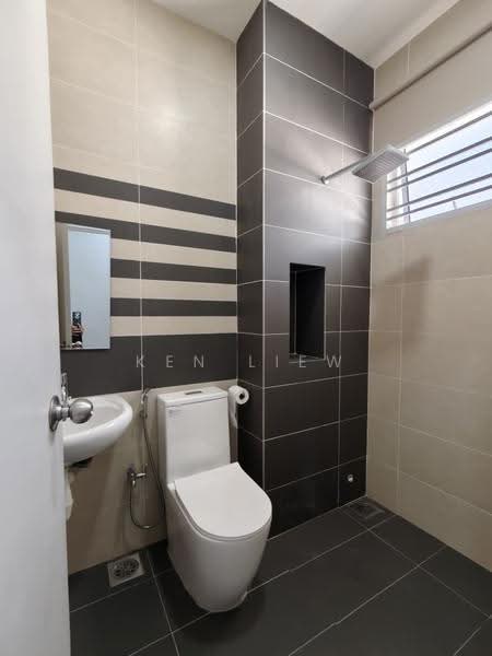 2-storey Terraced House for Sale in Bandar Seri Alam (Masai) - Ken Liew - Bathroom - PropertyGuru.com.my