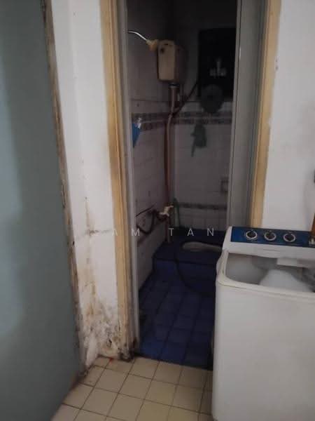 1-storey Terraced House for Sale in Taman Pasir Putih (Pasir Gudang) - Sam Tan - Bathroom - PropertyGuru.com.my