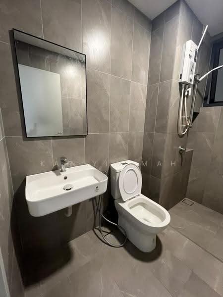 Kediaman Servis untuk Dijual di Alira @ Metropark Subang - Kar Yin Mah - Bathroom - PropertyGuru.com.my