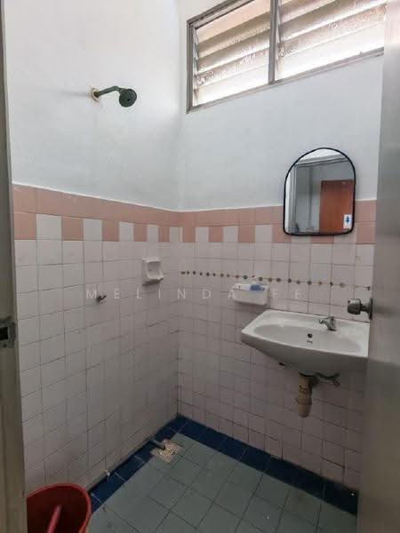 Shop / Office for Rent in Taman Molek (Johor Bahru) - Melinda Ee - Bathroom - PropertyGuru.com.my