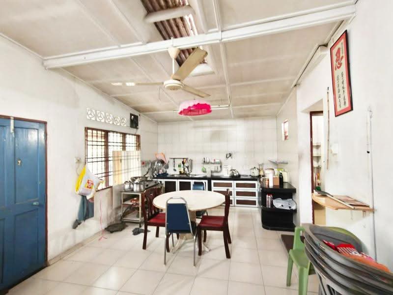 1-storey Terraced House for Sale in Taman Abad (Johor Bahru) - Kinki Teow - Kitchen - PropertyGuru.com.my