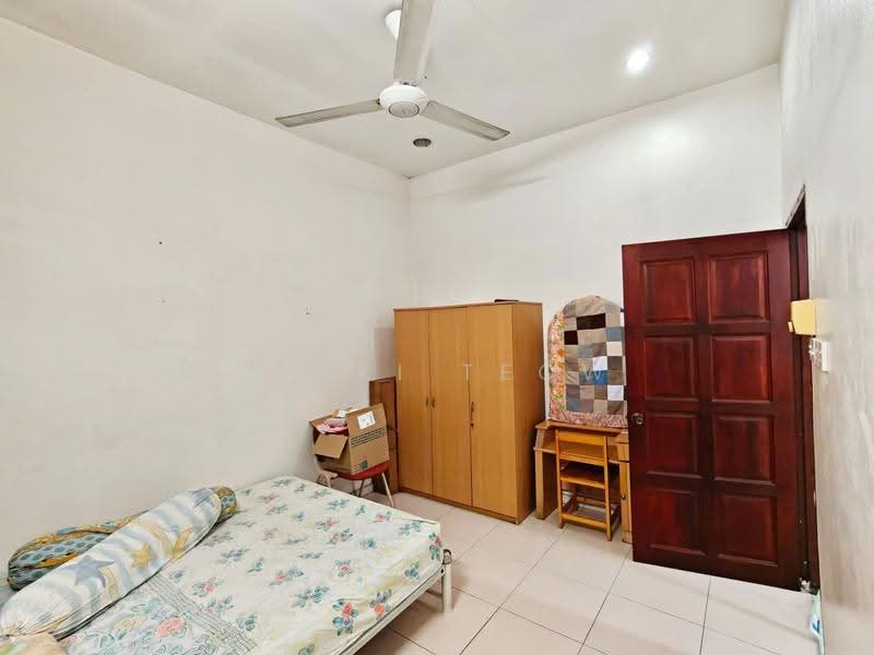1-storey Terraced House for Sale in Taman Abad (Johor Bahru) - Kinki Teow - Bedroom - PropertyGuru.com.my