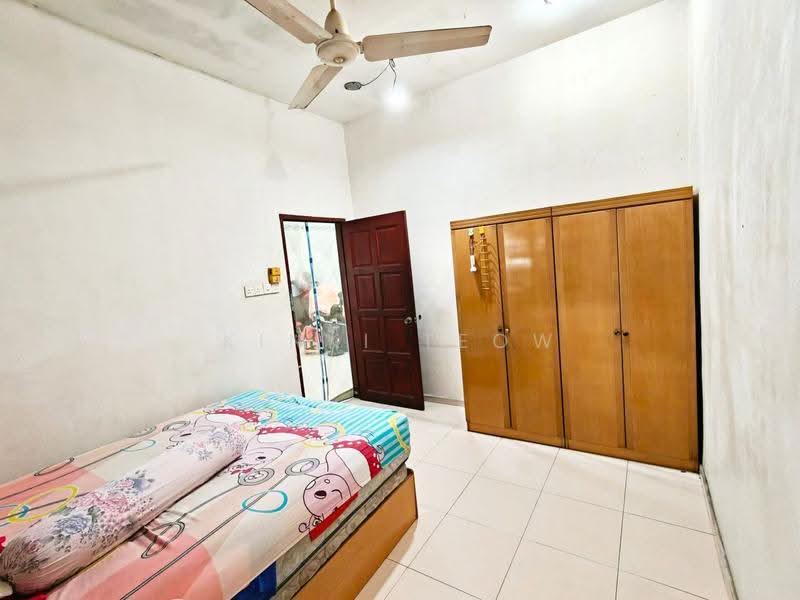 1-storey Terraced House for Sale in Taman Abad (Johor Bahru) - Kinki Teow - Bedroom - PropertyGuru.com.my