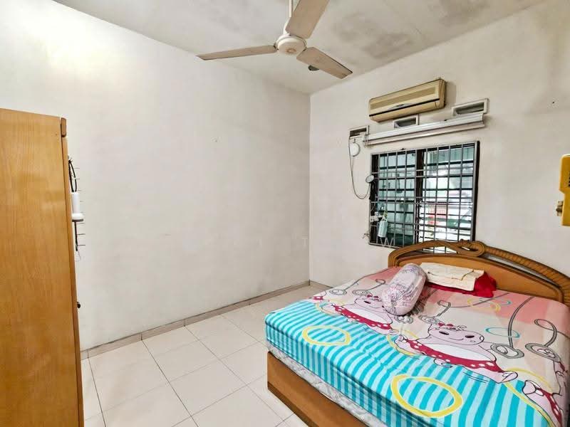1-storey Terraced House for Sale in Taman Abad (Johor Bahru) - Kinki Teow - Bedroom - PropertyGuru.com.my