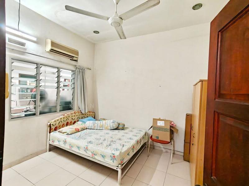 1-storey Terraced House for Sale in Taman Abad (Johor Bahru) - Kinki Teow - Bedroom - PropertyGuru.com.my