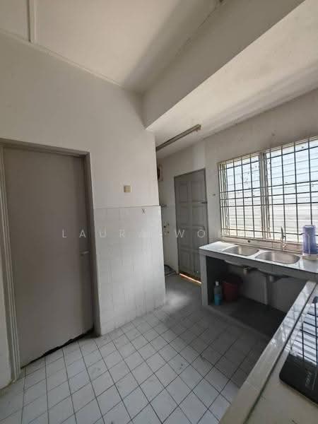 1-storey Terraced House for Rent in Taman Permai (Seremban) - Laura Wong - Kitchen - PropertyGuru.com.my